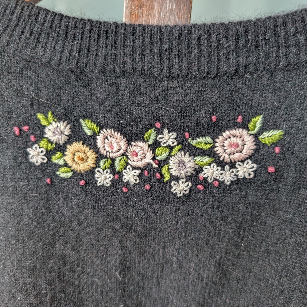 ๐ผ Vintage Sanhuan Black Floral Sweater With Embroidered Flowers - Medium - Picture 8 of 12